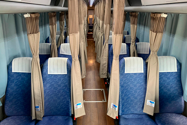 サン アンド ムーン　810便　大阪⇒東京・有明・新浦安　【4列シート】【女性安心・USB・Wi-Fi・仕切りカーテン】